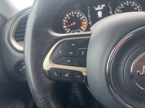 Used 2016 Jeep Renegade Latitude image 10