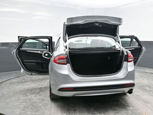 Used 2018 Ford Fusion SE image 39