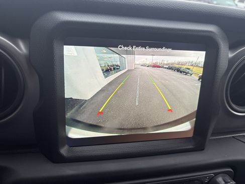 Used 2022 Jeep Wrangler Unlimited Sport w/ Sun And Sound Package image 26