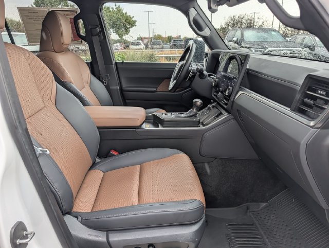 Used 2025 Lexus GX 550 w/ Accessory Package (2T) AWD/4WD image 35