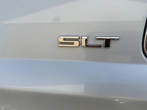 Used 2017 GMC Yukon XL SLT w/ Premium Edition AWD/4WD image 13