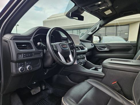 Used 2024 GMC Yukon SLT AWD/4WD image 10