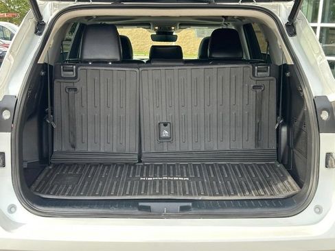 Used 2022 Toyota Highlander XLE AWD/4WD image 5