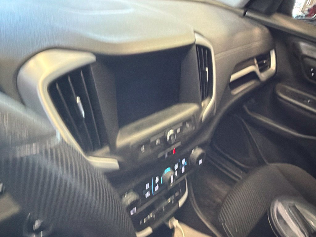 Used 2022 GMC Terrain SLE w/ Driver Convenience Package AWD/4WD image 3