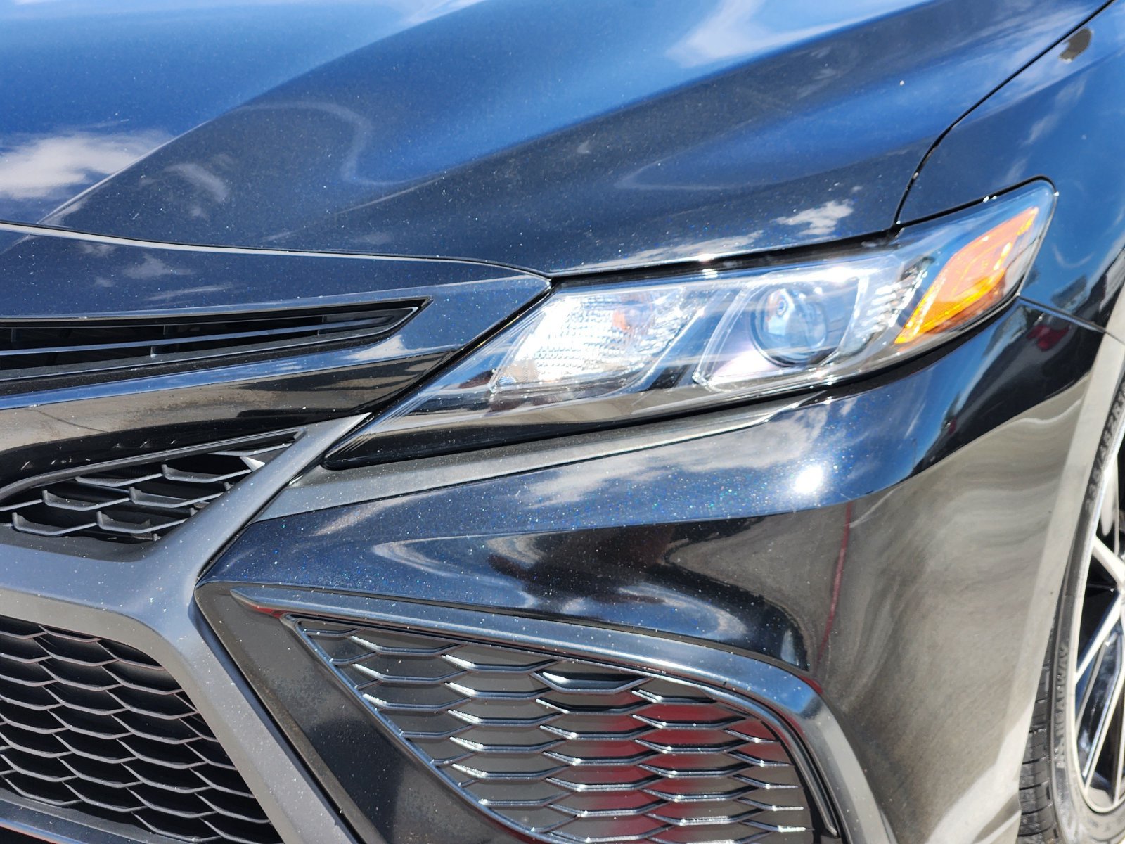 Used 2023 Toyota Camry SE w/ Cold Weather Package FWD image 10