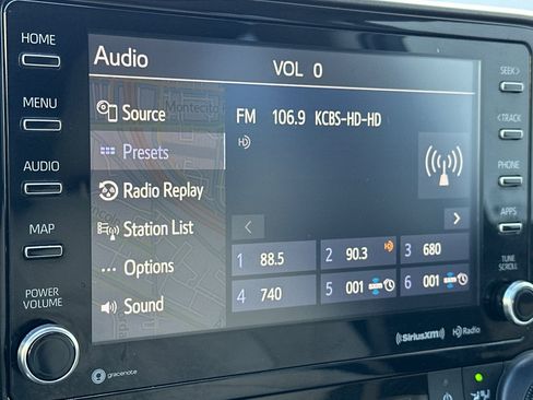 Used 2022 Toyota Highlander XLE AWD/4WD image 22
