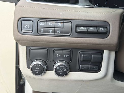 Used 2024 GMC Yukon Denali w/ Denali Reserve Package image 16