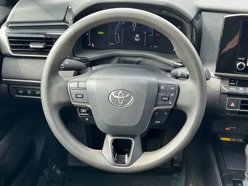 Used 2025 Toyota Camry LE FWD image 37