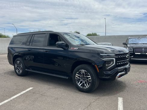 Used 2025 Chevrolet Suburban Z71 AWD/4WD image 6