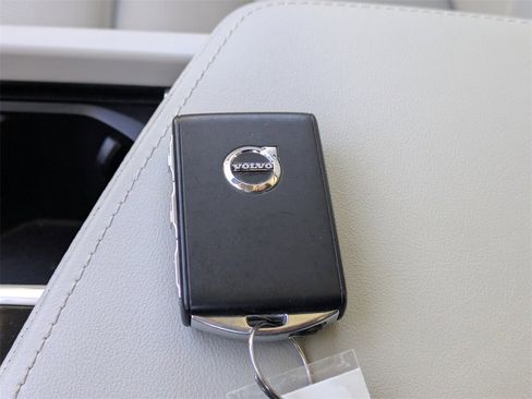 Used 2023 Volvo XC60 B5 Ultimate w/ Climate Package image 42