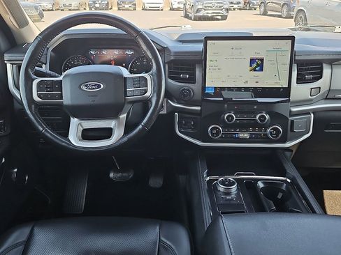 Used 2022 Ford Expedition XLT image 16