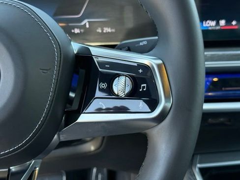 Used 2023 BMW i7 xDrive60 AWD/4WD image 23