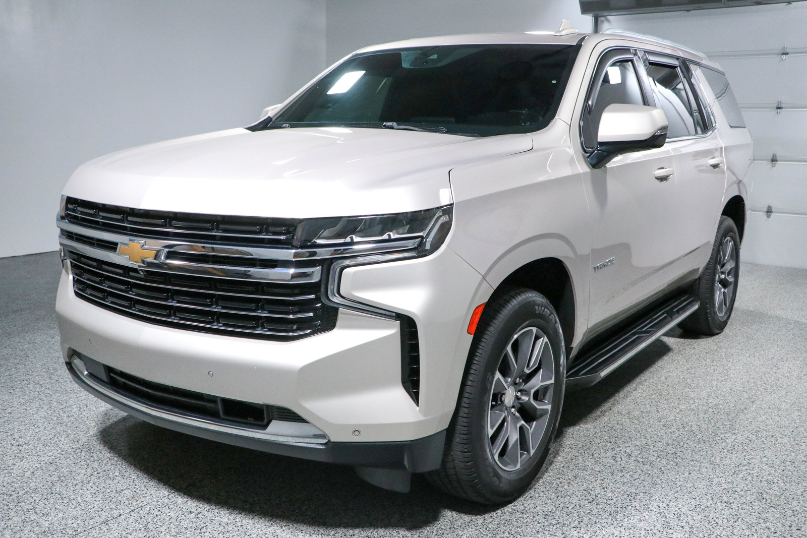 Used 2023 Chevrolet Tahoe LT w/ Luxury Package RWD image 36