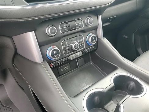 Used 2023 GMC Yukon XL SLT w/ SLT Premium Package image 19