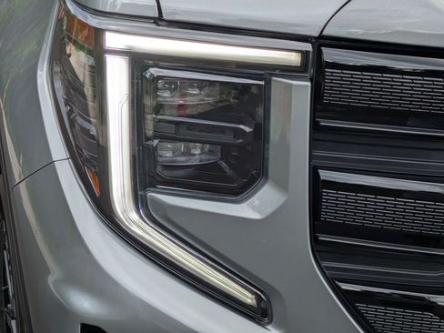 Used 2024 GMC Sierra 1500 Elevation AWD/4WD image 9