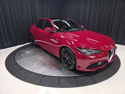Used 2022 Alfa Romeo Giulia Ti image 4