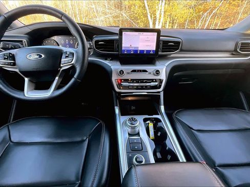 Used 2021 Ford Explorer XLT w/ Equipment Group 202A image 16