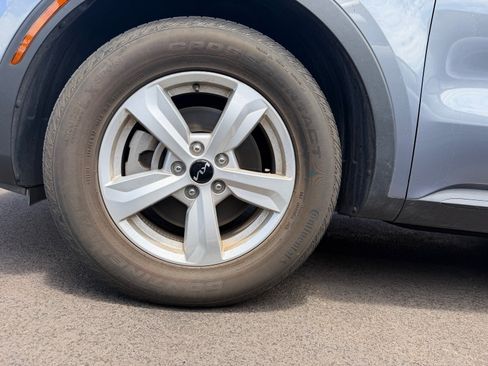 Certified 2023 Kia Sorento LX FWD image 6