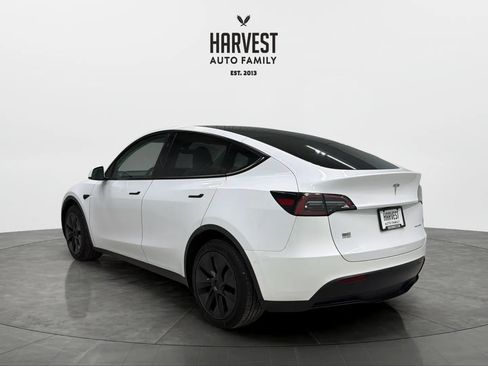 Used 2024 Tesla Model Y Long Range AWD/4WD image 4
