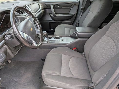 Used 2017 Chevrolet Traverse LT w/ Style and Technology Package image 12