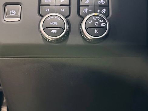Used 2024 GMC Sierra 2500 AT4 w/ Technology Package AWD/4WD image 32