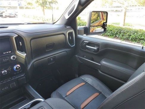 Used 2022 GMC Sierra 2500 AT4 image 52