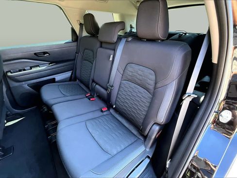 Used 2025 Nissan Pathfinder SV AWD/4WD image 21