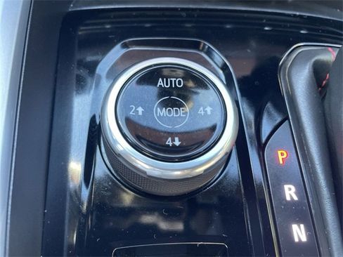 Used 2024 Chevrolet Colorado Z71 w/ Z71 Convenience Package 2 image 18