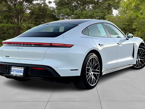 Used 2022 Porsche Taycan image 5