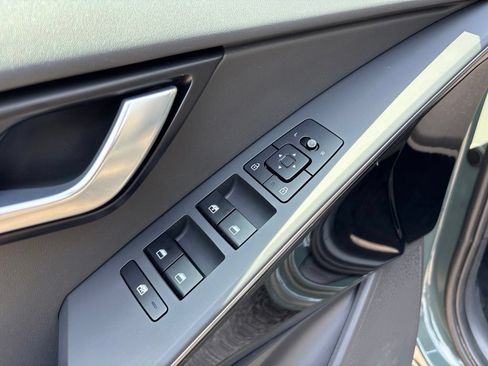 Certified 2025 Kia Niro EX w/ EX Cold Weather Package FWD image 25