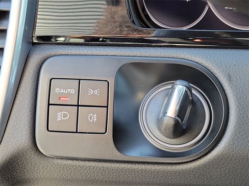 Certified 2023 Porsche Cayenne S Platinum image 40