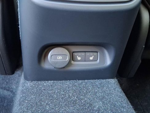 Certified 2023 Volvo C40 P8 Recharge Ultimate w/ Protection Package Premier AWD/4WD image 11