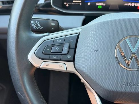 Used 2025 Volkswagen Jetta SE FWD image 25
