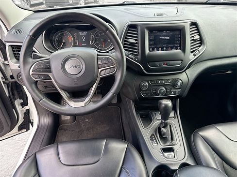 Used 2019 Jeep Cherokee Latitude Plus image 25