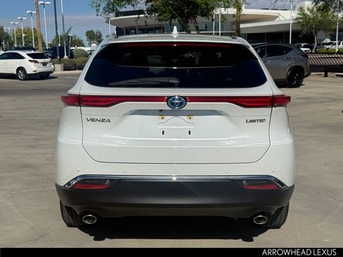 Used 2024 Toyota Venza Limited image 6
