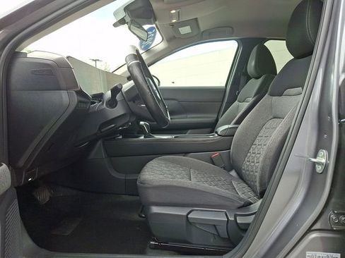 Used 2025 Nissan Kicks SV AWD/4WD image 15