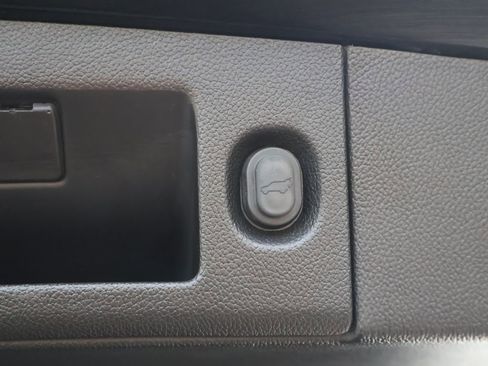Used 2019 Chevrolet Tahoe Premier AWD/4WD image 18
