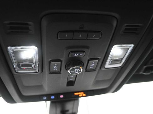 Used 2021 GMC Yukon Denali w/ Advanced Technology Package image 15