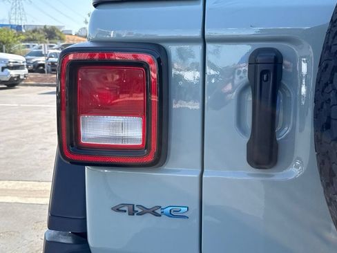 Used 2024 Jeep Wrangler Unlimited AWD/4WD image 12