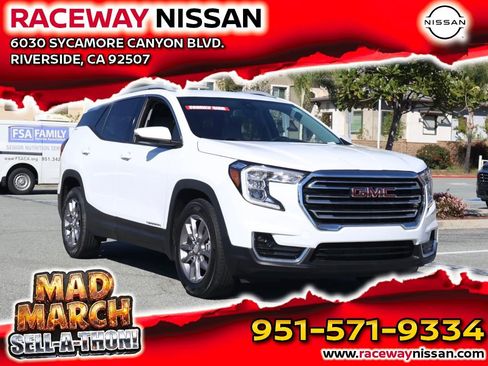 Used 2024 GMC Terrain SLT image 1
