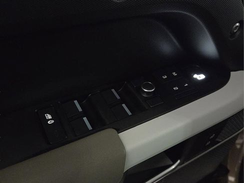 Used 2020 Land Rover Defender 110 First Edition AWD/4WD image 18