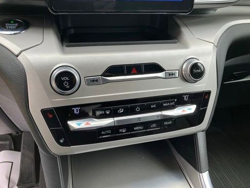 Used 2020 Ford Explorer XLT w/ Equipment Group 202A AWD/4WD image 17
