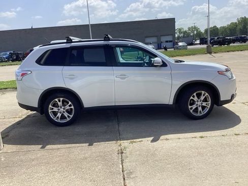 Used 2015 Mitsubishi Outlander SE AWD/4WD image 9
