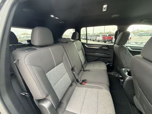 Used 2025 GMC Acadia Elevation image 11