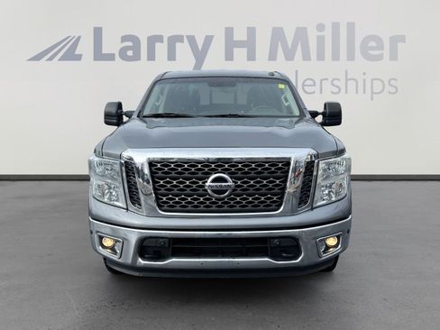 Used 2017 Nissan Titan SV image 4