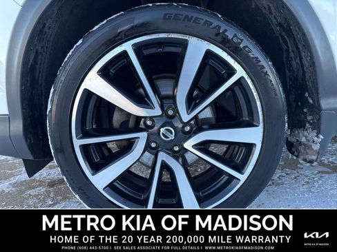 Used 2017 Nissan Rogue Sport SL w/ SL Premium Package image 10