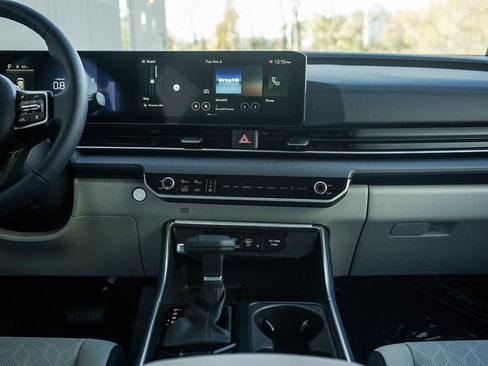 New 2026 Kia Carnival EX image 18