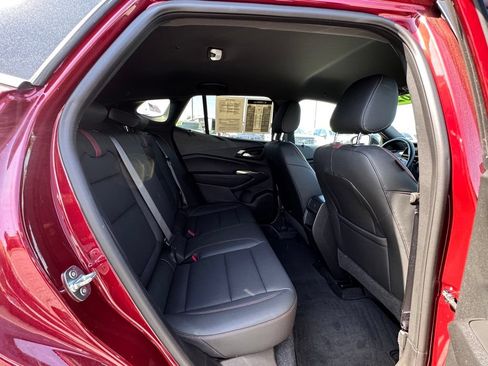 Certified 2024 Chevrolet Trax RS FWD image 17