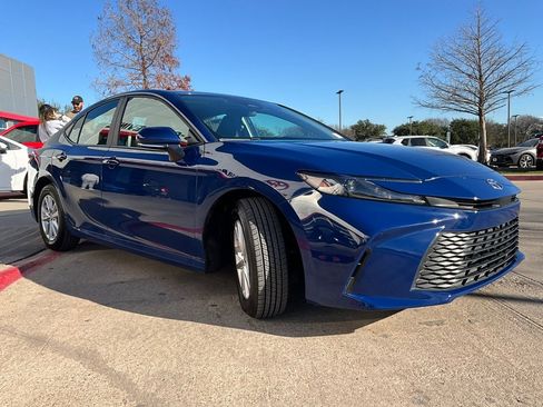 Used 2025 Toyota Camry LE image 5