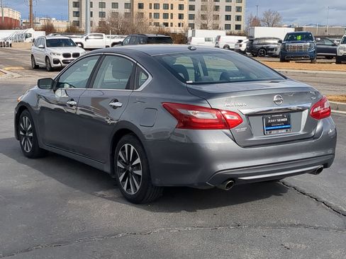 Used 2018 Nissan Altima 2.5 SV image 3